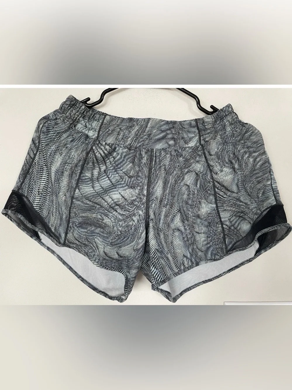 NWOT Lululemon Hotty Hot 🔥 LR Shorts 2.5 